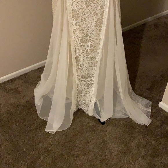 Long sleeve lace bridal gown - Picture 4 of 6